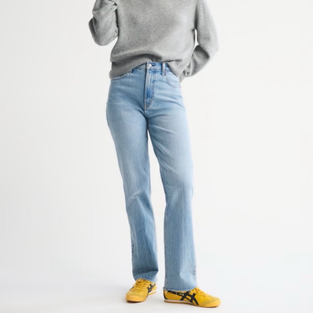 Abercrombie and Fitch 90s straight ultra high rise. 27/4s